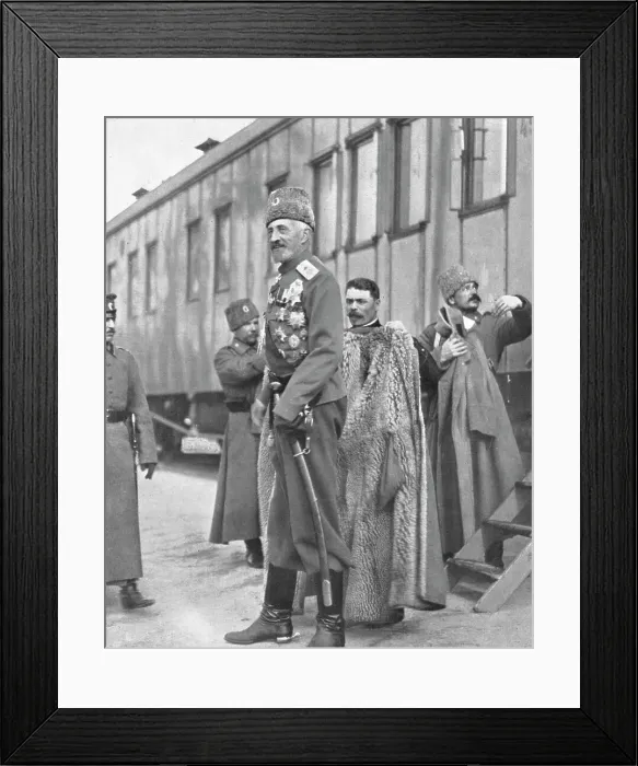 Framed Print : La Revolution Russe; le Grand-Duc Nicolas, a qui le gouvernement provisoire refusa le... 1917. Creator: Unknown Framed Print : La Revolution Russe; le Grand-Duc Nicolas, a qui le gouvernement provisoire refusa le... 1917. Creator: Unknown