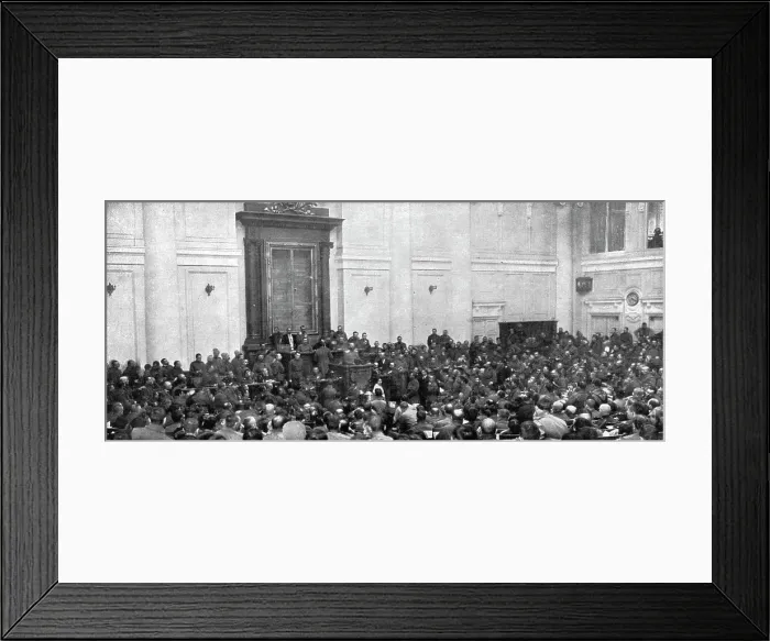 Framed Print : Au Palais de Tauride; Le bureau du Conseil des delegues ouvriers et soldats, pendant... 1917. Creator: Unknown Framed Print : Au Palais de Tauride; Le bureau du Conseil des delegues ouvriers et soldats, pendant... 1917. Creator: Unknown