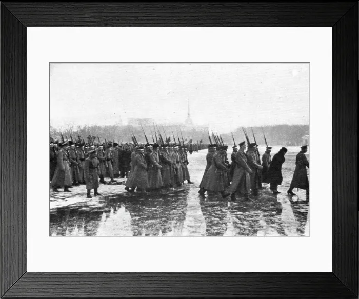 Framed Print : Les Funerailles des Morts de la Revolution; Les delegations de l'armee dans le cortege, 1917. Creator: Unknown Framed Print : Les Funerailles des Morts de la Revolution; Les delegations de l'armee dans le cortege, 1917. Creator: Unknown