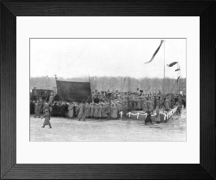 Framed Print : Les Funerailles des Morts de la Revolution; Les delegations et leurs bannieres l'enclos...1917. Creator: Unknown Framed Print : Les Funerailles des Morts de la Revolution; Les delegations et leurs bannieres l'enclos...1917. Creator: Unknown
