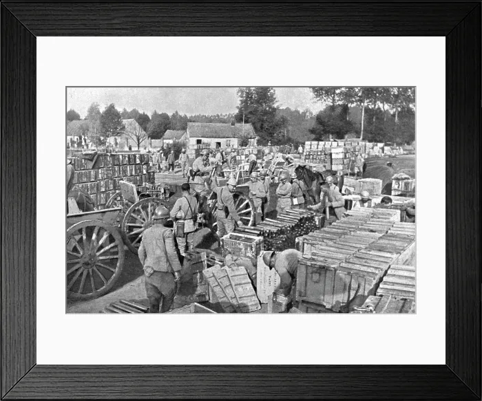Framed Print : Preparatifs d'offensive; Le remplissage des caissons assurant le transport des munitions... 1917. Creator: Unknown Framed Print : Preparatifs d'offensive; Le remplissage des caissons assurant le transport des munitions... 1917. Creator: Unknown