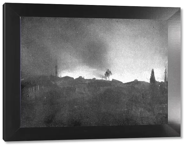 The Fire of Thessaloniki; The Turkish quarter on fire, the same day, at 10 o'clock, 1917. Creator: Unknown