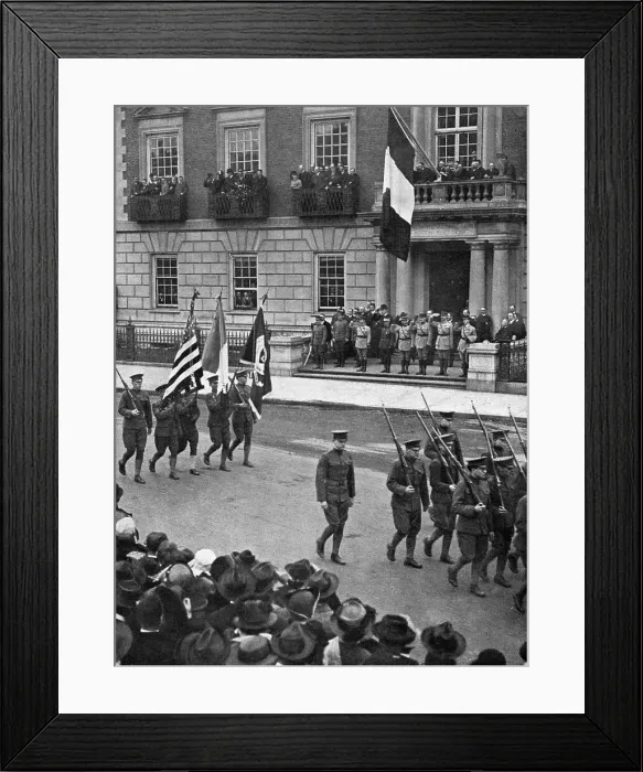 Framed Print : La Premiere Mission Francaise aux Etats-unis; Le regiment de la celebre université d'Harvard...1917 Creator: Unknown Framed Print : La Premiere Mission Francaise aux Etats-unis; Le regiment de la celebre université d'Harvard...1917 Creator: Unknown