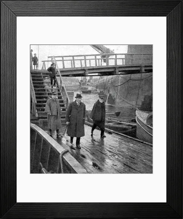 Framed Print : La Mission Joffre-Viviani en Amerique; Arrivee, sur le ponton d'embarquement, le 18 avril 1917. Creator: Unknown Framed Print : La Mission Joffre-Viviani en Amerique; Arrivee, sur le ponton d'embarquement, le 18 avril 1917. Creator: Unknown