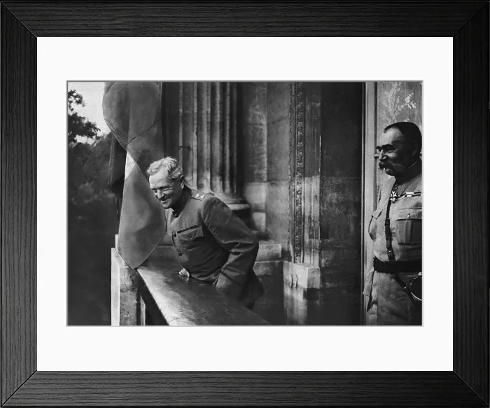 Framed Print : Les Ovations de Paris; Au balcon de l'hotel Crillon, place de la Concorde, le general... 1917. Creator: Unknown Framed Print : Les Ovations de Paris; Au balcon de l'hotel Crillon, place de la Concorde, le general... 1917. Creator: Unknown