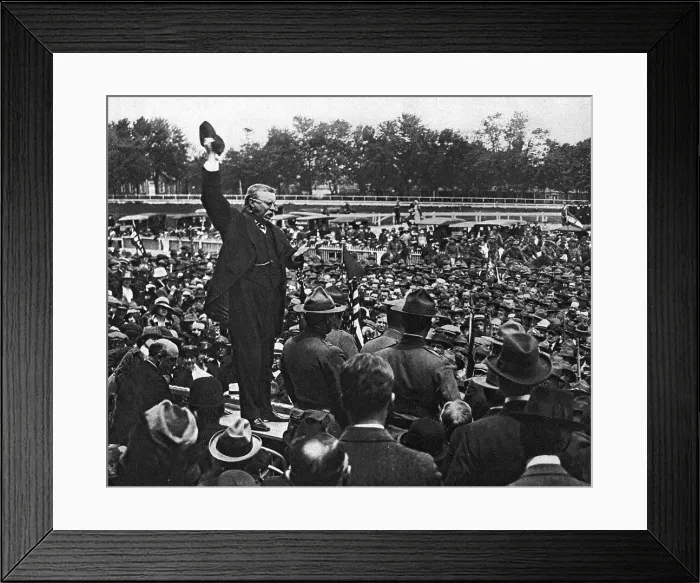 Framed Print : La Preparation a la Guerre aux Etats-Unis; Les paroles d'un grand Americain: prononcant... 1917. Creator: Unknown Framed Print : La Preparation a la Guerre aux Etats-Unis; Les paroles d'un grand Americain: prononcant... 1917. Creator: Unknown
