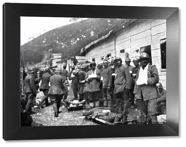 Victorieuse Offensive Italienne; Un poste de secours italien pendant les operations de... 1917. Creator: Unknown