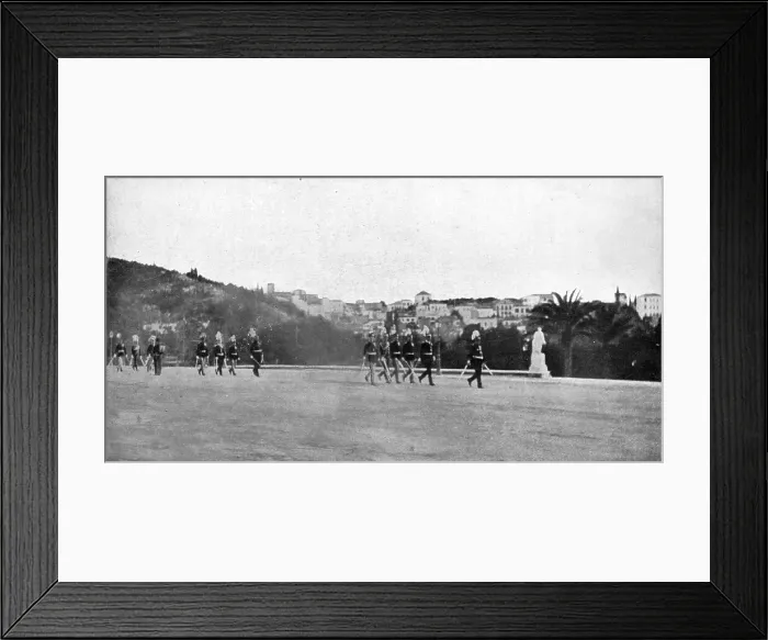 Framed Print : Les Evenements de Grece; Le salut des officiers de l'armee royale aux drapeaux allies... 1917. Creator: Unknown Framed Print : Les Evenements de Grece; Le salut des officiers de l'armee royale aux drapeaux allies... 1917. Creator: Unknown