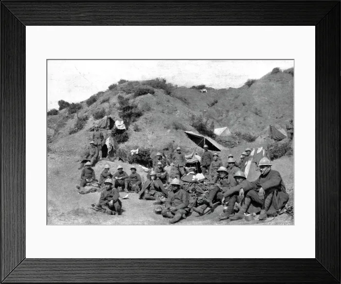 Framed Print : Les Evenements de Grece; L'armee nationale hellene: soldats venizelistes du front d'Orient...1917. Creator: Unknown Framed Print : Les Evenements de Grece; L'armee nationale hellene: soldats venizelistes du front d'Orient...1917. Creator: Unknown