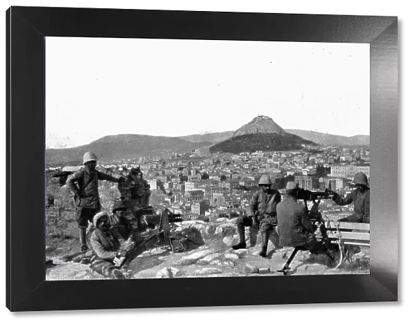 Les Evenements de Grece; Les 27 et 28 juin, sur l'Acropole: canon de montagne et mitrailleuse en po Creator: Unknown