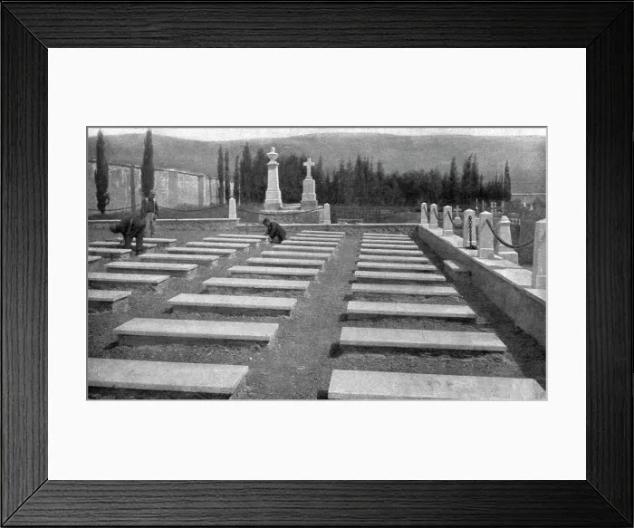 Framed Print : Les Evenements de Grece; Nos morts, au cimetiere du Piree: l'enclos ou devaient reposer... 1917. Creator: Unknown Framed Print : Les Evenements de Grece; Nos morts, au cimetiere du Piree: l'enclos ou devaient reposer... 1917. Creator: Unknown