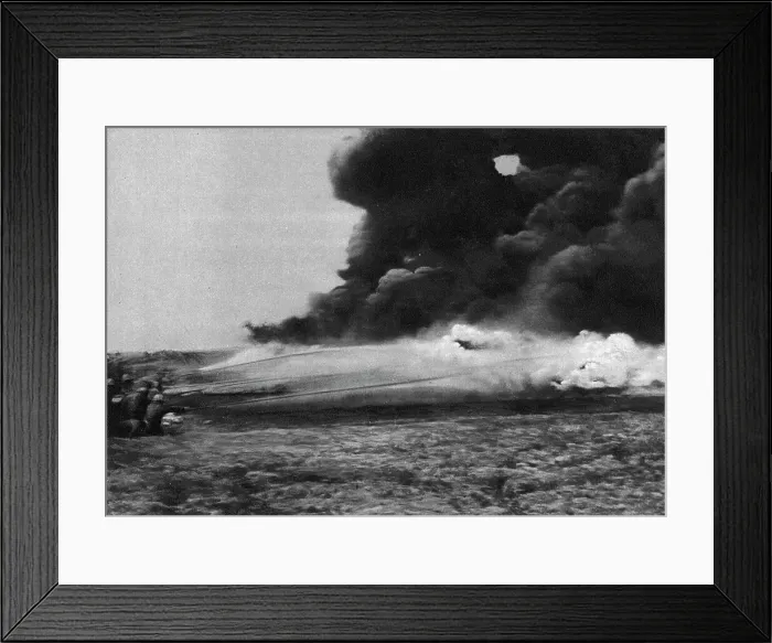 Framed Print : Ce que L'ennemi a Voulu; Une diabolique invention allemande que les allies ont du adopter... 1917. Creator: Unknown Framed Print : Ce que L'ennemi a Voulu; Une diabolique invention allemande que les allies ont du adopter... 1917. Creator: Unknown