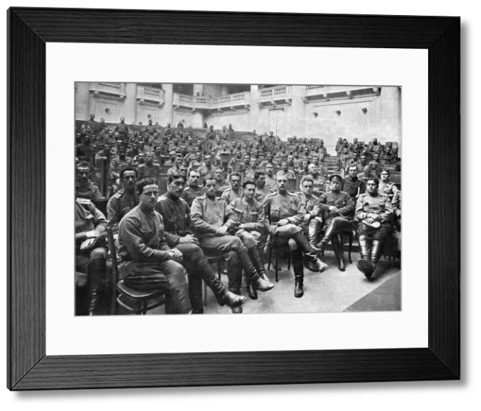 Framed Print : Les Soubresauts de la Russie; Au palais de Tauride: une séance du Congres des delegues... 1917. Creator: Unknown Framed Print : Les Soubresauts de la Russie; Au palais de Tauride: une séance du Congres des delegues... 1917. Creator: Unknown