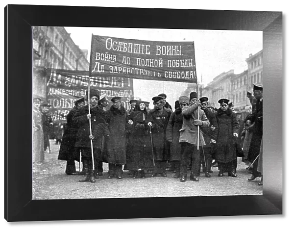 Les Soubresauts de la Russie; Une contre-manifestation patriotique: des aveugles de guerre... 1917 Creator: Unknown