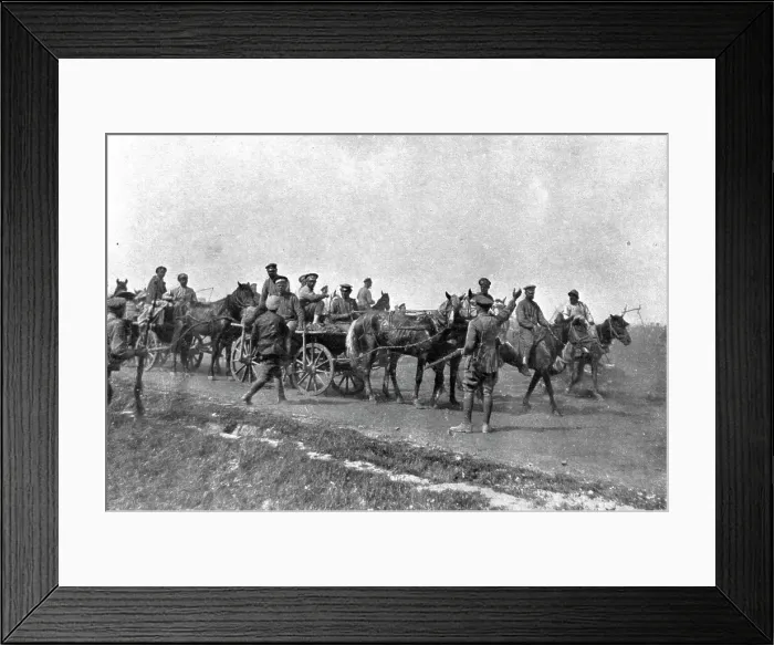 Framed Print : Les Fuyards; Officiers russes et anglais des automobiles blindees arretant un convoi de... 1917. Creator: Unknown Framed Print : Les Fuyards; Officiers russes et anglais des automobiles blindees arretant un convoi de... 1917. Creator: Unknown