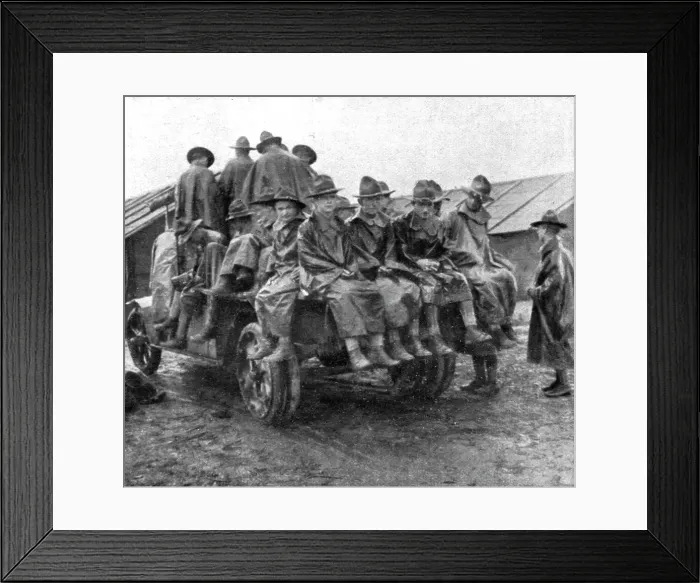 Framed Print : L'Installation en France de L'Avant-Garde Americaine; Un groupe en manteau de pluie... 1917. Creator: Unknown Framed Print : L'Installation en France de L'Avant-Garde Americaine; Un groupe en manteau de pluie... 1917. Creator: Unknown