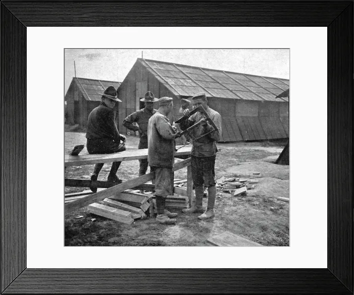 Framed Print : L'Installation en France de L'Avant-Garde Americaine; Premier contact pacifique entre... 1917. Creator: Unknown Framed Print : L'Installation en France de L'Avant-Garde Americaine; Premier contact pacifique entre... 1917. Creator: Unknown