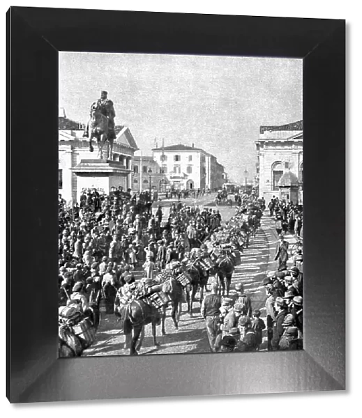 French Troops in Italy; In Brescia: a machine gun unit march past the Garibaldi... 1917. Creator: Unknown