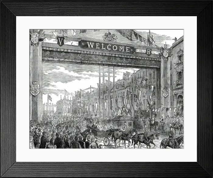 Framed Print : The Queen's Visit to the East End of London: Triumphal Arch in Whitechapel-Road, 1876. Creator: Unknown Framed Print : The Queen's Visit to the East End of London: Triumphal Arch in Whitechapel-Road, 1876. Creator: Unknown