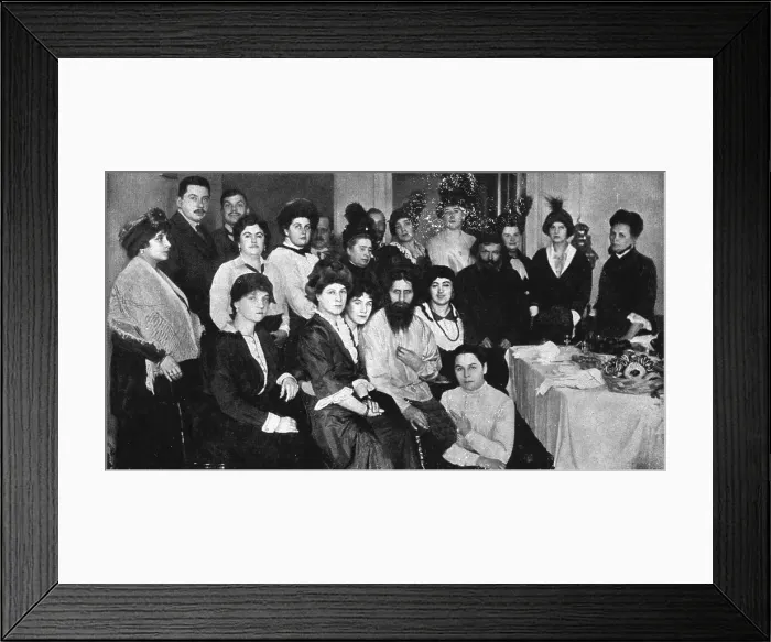 Framed Print : L'Annee 1917; Les qui dirigeaient la Russie a la veille de la.... 1916. Creator: Unknown. L'Annee 1917; Les qui dirigeaient la Russie a la veille de la.... 1916. Creator: Unknown Framed Print : L'Annee 1917; Les qui dirigeaient la Russie a la veille de la.... 1916. Creator: Unknown. L'Annee 1917; Les qui dirigeaient la Russie a la veille de la.... 1916. Creator: Unknown
