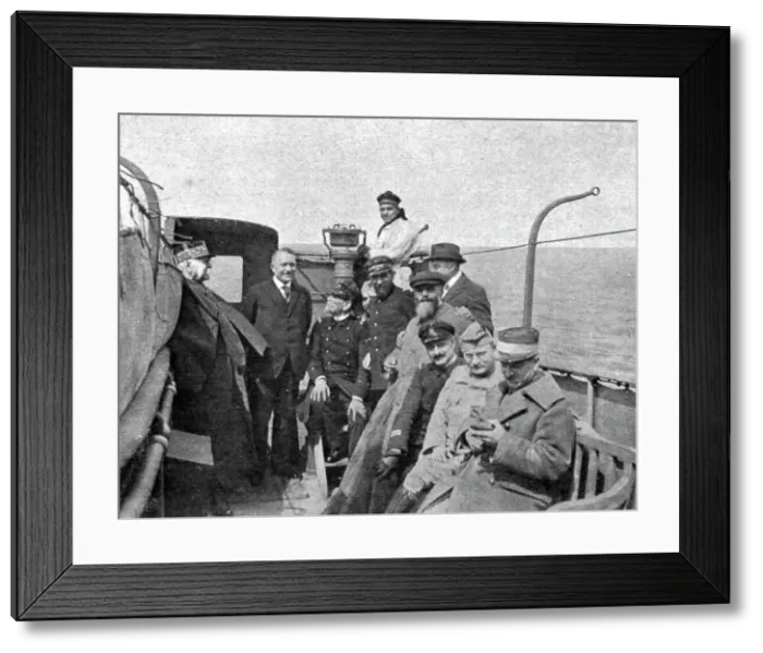 Framed Print : La Mission Joffre-Viviani en Amerique; Sur la Lorraine: de gauche a droite, au fond, le... 1917. Creator: Unknown Framed Print : La Mission Joffre-Viviani en Amerique; Sur la Lorraine: de gauche a droite, au fond, le... 1917. Creator: Unknown