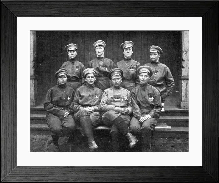 Framed Print : Les Soubresauts de la Russie; L'etat-major du bataillon feminin: au centre, Mme Botchkareva...1917. Creator: Unknown Framed Print : Les Soubresauts de la Russie; L'etat-major du bataillon feminin: au centre, Mme Botchkareva...1917. Creator: Unknown