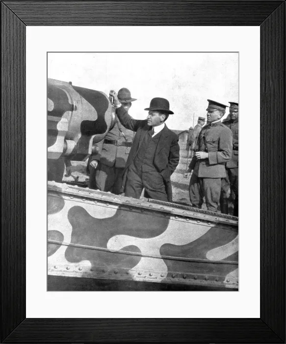 Framed Print : M. Baker en France; Le ministre de la Guerre Americain manoeuvre la Culasse d'une Piece... 1917. Creator: Unknown Framed Print : M. Baker en France; Le ministre de la Guerre Americain manoeuvre la Culasse d'une Piece... 1917. Creator: Unknown