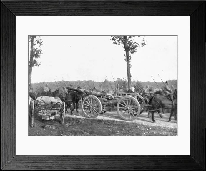 Framed Print : La rupture de Chemin des Dames; La cavalerie et l'artillerie de la 10e armee montant aux... 1918. Creator: Unknown Framed Print : La rupture de Chemin des Dames; La cavalerie et l'artillerie de la 10e armee montant aux... 1918. Creator: Unknown