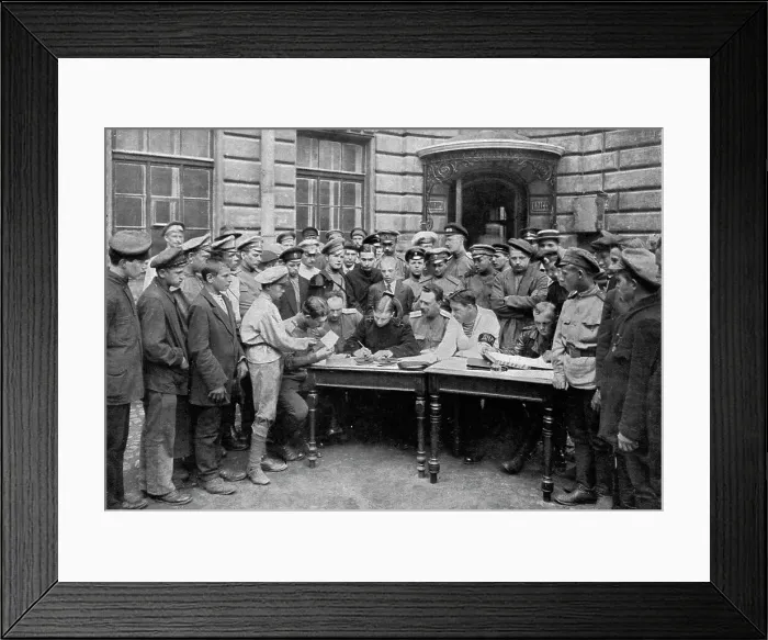 Framed Print : Les Soubresauts de la Russie; Un bureau de recrutement pour engages volontaires... 1917. Creator: Unknown Framed Print : Les Soubresauts de la Russie; Un bureau de recrutement pour engages volontaires... 1917. Creator: Unknown
