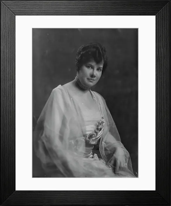 Framed Print : Mrs. R.H. Dowman, portrait photograph, 1918 Nov. 2. Creator: Arnold Genthe Framed Print : Mrs. R.H. Dowman, portrait photograph, 1918 Nov. 2. Creator: Arnold Genthe