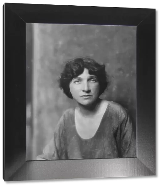 Mrs. Max Eastman, (Miss Ida Raub), portrait photograph, 1918 Jan. 17. Creator: Arnold Genthe
