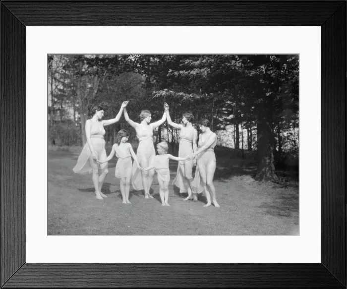 Framed Print : Elizabeth Duncan dancers, between 1916 and 1941. Creator: Arnold Genthe Framed Print : Elizabeth Duncan dancers, between 1916 and 1941. Creator: Arnold Genthe