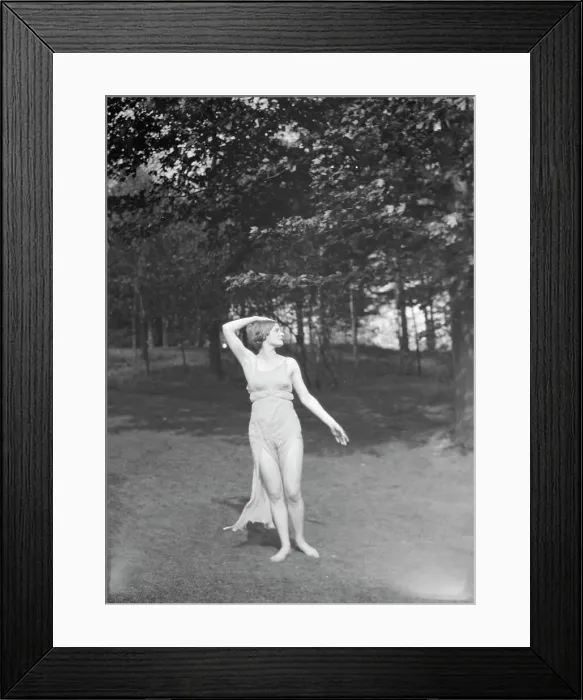 Framed Print : Elizabeth Duncan dancers, between 1916 and 1941. Creator: Arnold Genthe Framed Print : Elizabeth Duncan dancers, between 1916 and 1941. Creator: Arnold Genthe