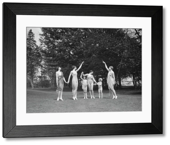 Framed Print : Elizabeth Duncan dancers, between 1916 and 1941. Creator: Arnold Genthe Framed Print : Elizabeth Duncan dancers, between 1916 and 1941. Creator: Arnold Genthe