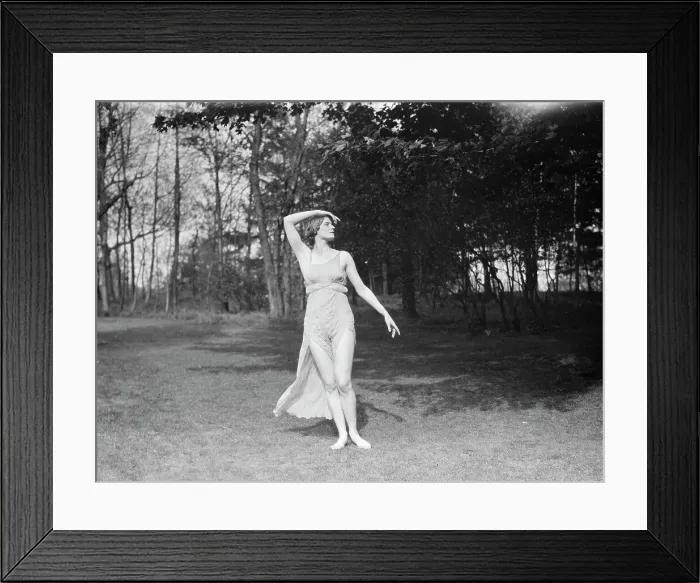 Framed Print : Elizabeth Duncan dancers, between 1916 and 1941. Creator: Arnold Genthe Framed Print : Elizabeth Duncan dancers, between 1916 and 1941. Creator: Arnold Genthe