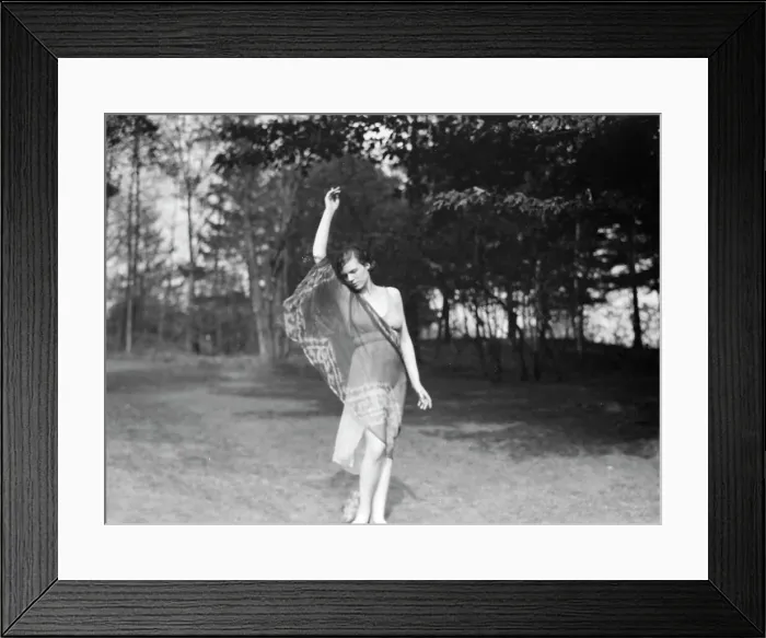 Framed Print : Elizabeth Duncan dancers, between 1916 and 1941. Creator: Arnold Genthe Framed Print : Elizabeth Duncan dancers, between 1916 and 1941. Creator: Arnold Genthe