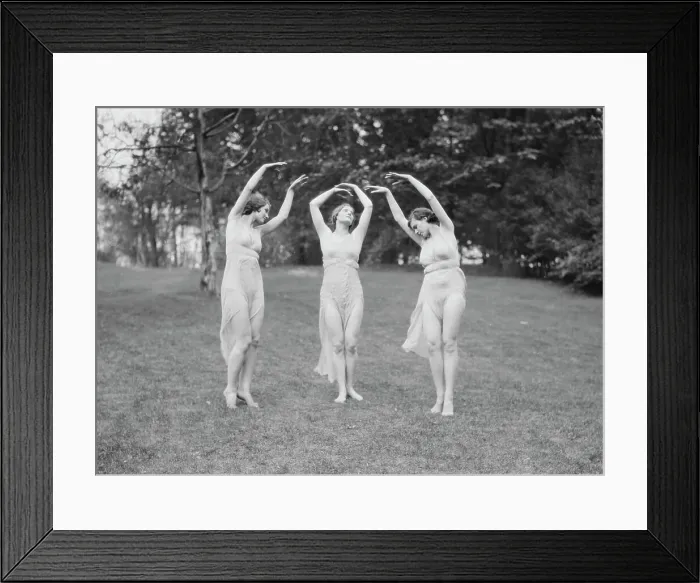 Framed Print : Elizabeth Duncan dancers, between 1916 and 1941. Creator: Arnold Genthe Framed Print : Elizabeth Duncan dancers, between 1916 and 1941. Creator: Arnold Genthe