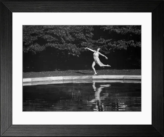 Framed Print : Elizabeth Duncan dancers, between 1916 and 1941. Creator: Arnold Genthe Framed Print : Elizabeth Duncan dancers, between 1916 and 1941. Creator: Arnold Genthe