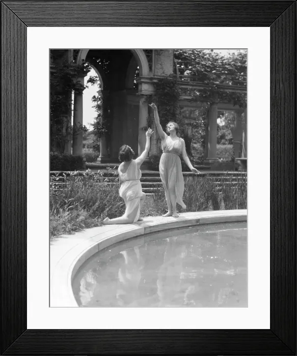 Framed Print : Elizabeth Duncan dancers, between 1916 and 1941. Creator: Arnold Genthe Framed Print : Elizabeth Duncan dancers, between 1916 and 1941. Creator: Arnold Genthe