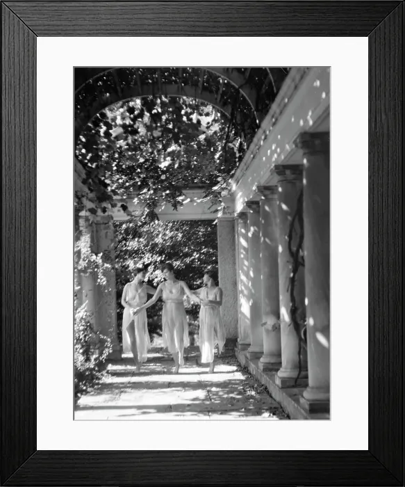 Framed Print : Elizabeth Duncan dancers, between 1916 and 1941. Creator: Arnold Genthe Framed Print : Elizabeth Duncan dancers, between 1916 and 1941. Creator: Arnold Genthe