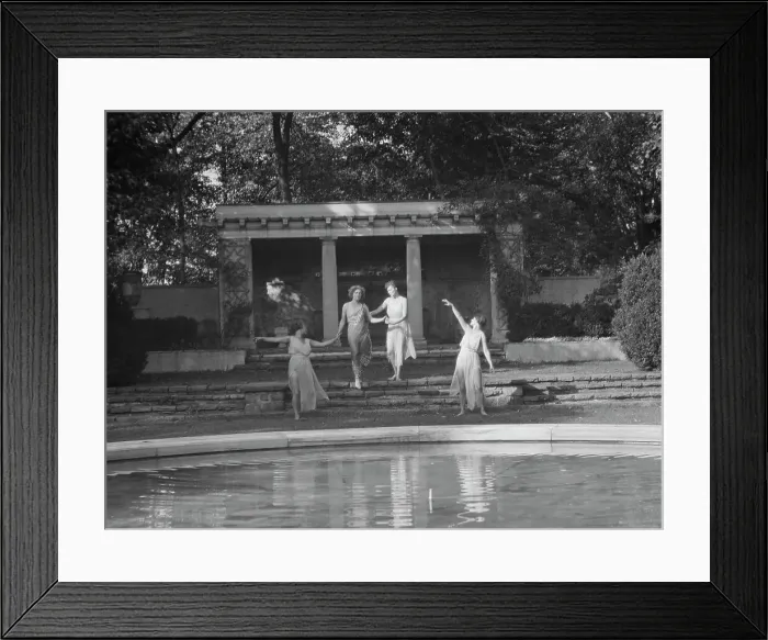 Framed Print : Elizabeth Duncan dancers, between 1916 and 1941. Creator: Arnold Genthe Framed Print : Elizabeth Duncan dancers, between 1916 and 1941. Creator: Arnold Genthe