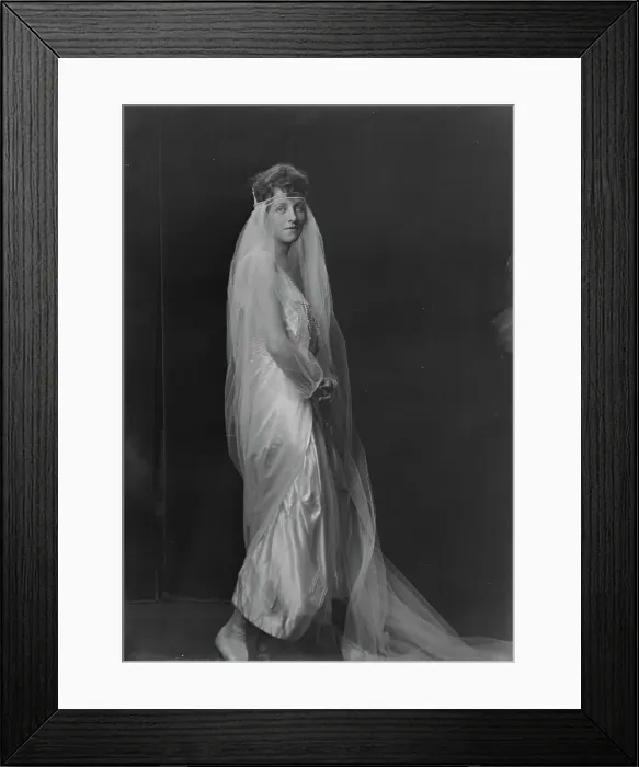 Framed Print : Mrs. W.S. Elliott, portrait photograph, 1918 Nov. 6. Creator: Arnold Genthe Framed Print : Mrs. W.S. Elliott, portrait photograph, 1918 Nov. 6. Creator: Arnold Genthe