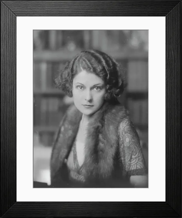 Framed Print : Mrs. Everett, portrait photograph, 1919 Mar. 17. Creator: Arnold Genthe Framed Print : Mrs. Everett, portrait photograph, 1919 Mar. 17. Creator: Arnold Genthe