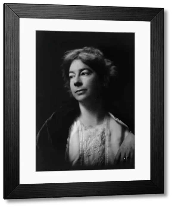 Framed Print : Mrs. Sara Teasdale Felsinger [sic], portrait photograph, 1919 July 11. Creator: Arnold Genthe