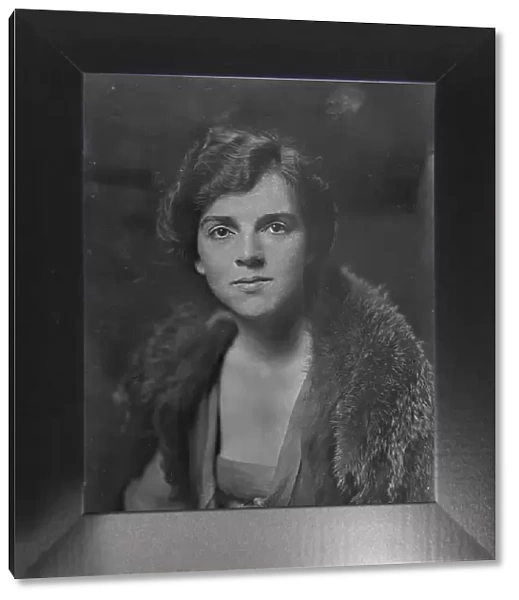 Mrs. C. Gardner, portrait photograph, 1918 Sept. 12. Creator: Arnold Genthe