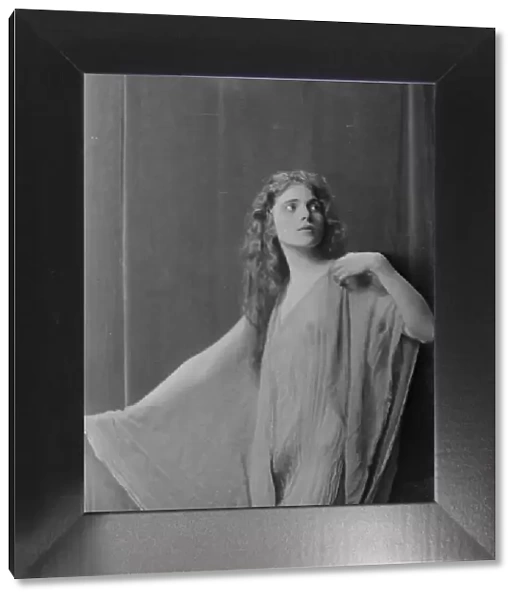 Miss Marie Goff, portrait photograph, 1918 Sept. 16. Creator: Arnold Genthe