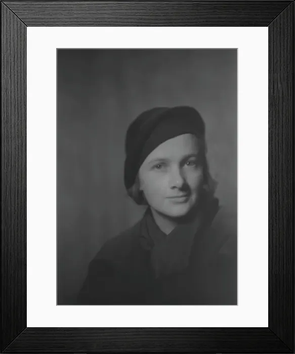 Framed Print : Elizabeth Gordon, portrait photograph, 1932 Nov. Creator: Arnold Genthe Framed Print : Elizabeth Gordon, portrait photograph, 1932 Nov. Creator: Arnold Genthe