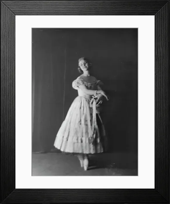 Framed Print : Mrs. Gugi, (Marion Vardi), 1918 June 5. Creator: Arnold Genthe Framed Print : Mrs. Gugi, (Marion Vardi), 1918 June 5. Creator: Arnold Genthe
