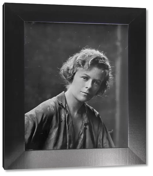 Miss Elizabeth Houghton, portrait photograph, 1919 June 17. Creator: Arnold Genthe