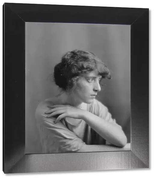 Hilda Kelleher, portrait photograph, 1934. Creator: Arnold Genthe